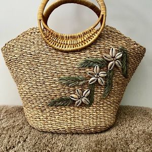 Straw Handbag / Tote with Seashells